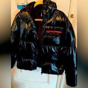 Barely worn Prada mini bubble jacket. Super warm and super fashionable.